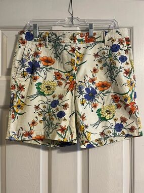 Talbots Relaxed Chino Shorts Vivid Botanical Print Cream background - Size 6